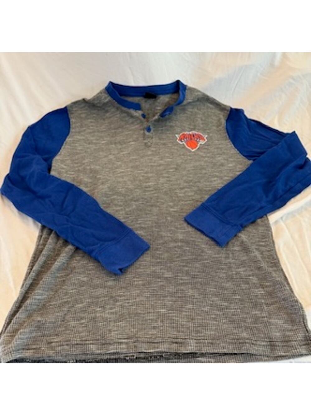 New York Knicks long sleeve shirt size medium